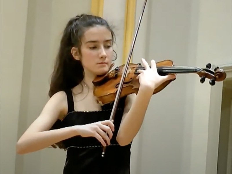 Musik (Violine): Emma gewinnt einen 1. Preis am Finale des Schweizerischen Jugendmusikwettbewerbs!